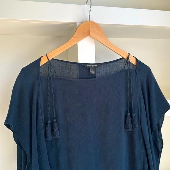 Banana Republic butterfly wing top in dark green - Picture 3 of 9